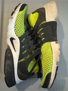 Nike Neon Yellow and Black Flyknit Shoes